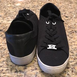mK casual gym shoes